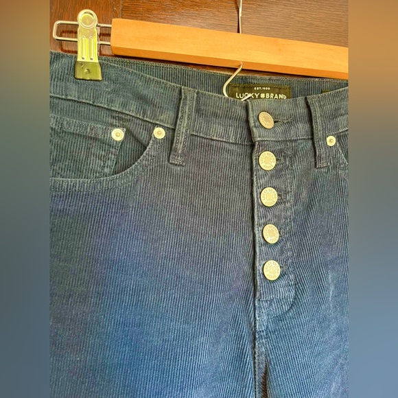 Lucky Brand Bridgette Crop Flare in blue corduroy. Size 28 (6) - Picture 4 of 10